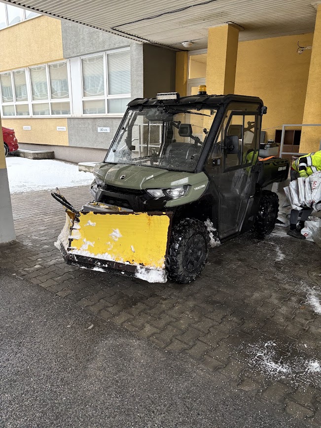 Can-Am Traxter s pluhom EL BAUEN